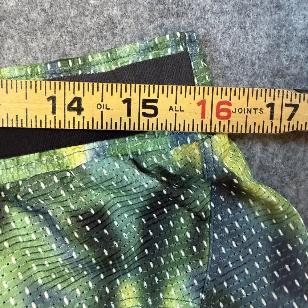 Lululemon Shorts Mens XL Green Floral Lined Running Zip Pockets 7 Inch Inseam